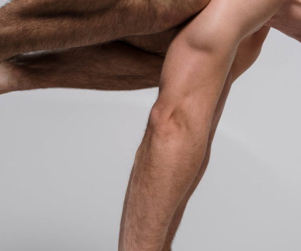 Focused man doing a core stability exercise on a mat.